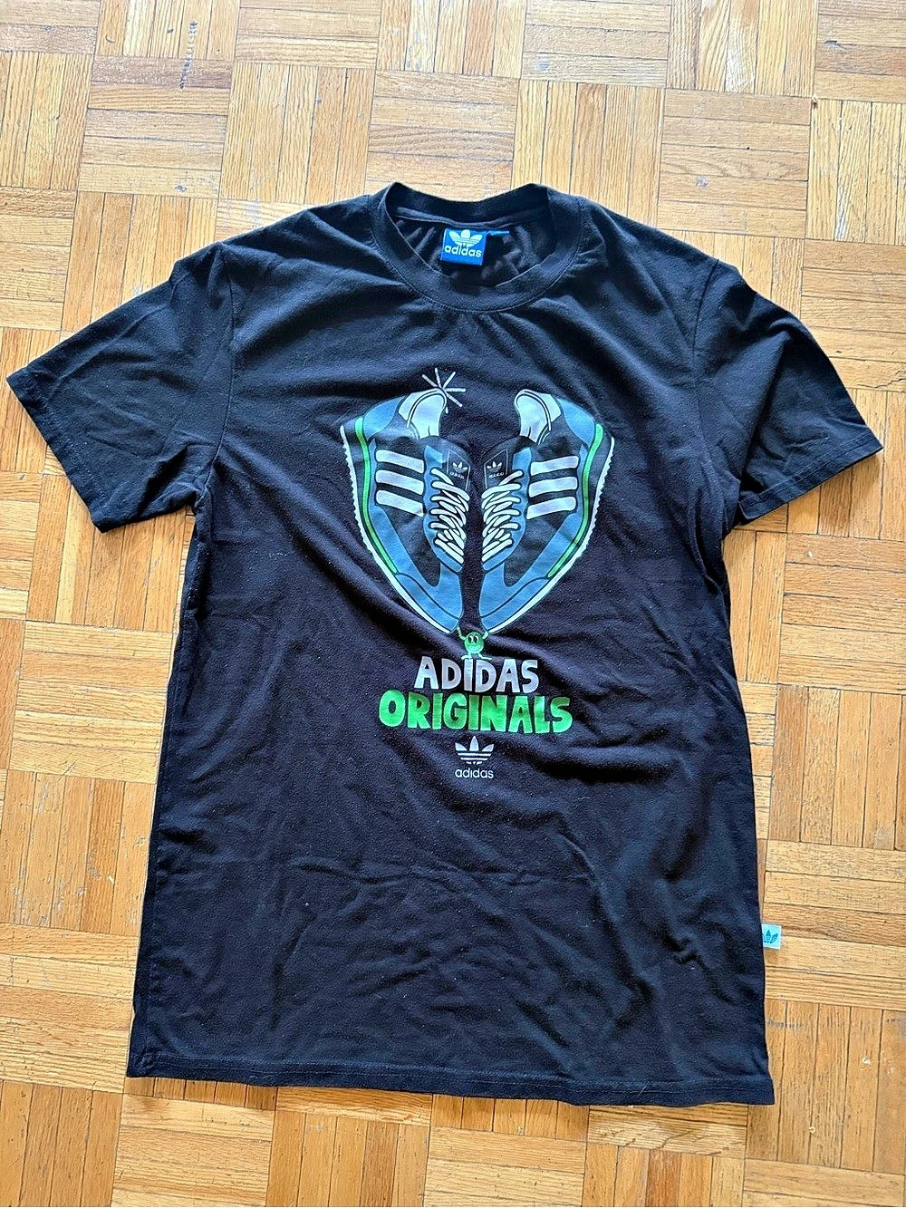 adidas Graphic T-Shirt in Black Large